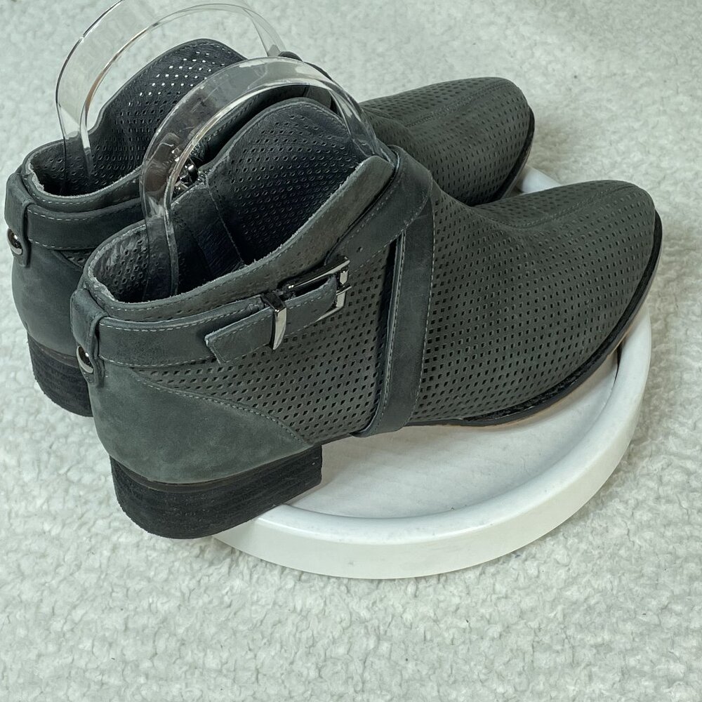 Vince Camuto Booties Womens US 7.5 Gray Leather Cushioned 1 Inch Heel